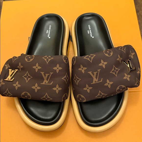 Louis Vuitton Pool Pillow Flats Monogram Sandals size-39 - Picture 7 of 7
